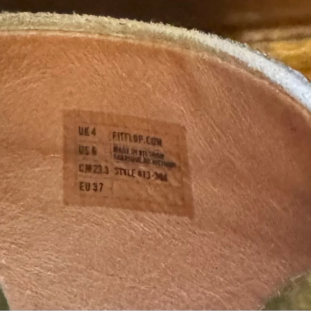 Women's FitFlop Pewter/Gold Sandals women’s sized 6 - Picture 5 of 9